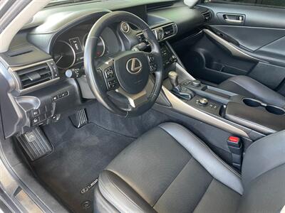 2018 Lexus IS 300   - Photo 17 - Orange, CA 92868