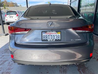 2018 Lexus IS 300   - Photo 13 - Orange, CA 92868