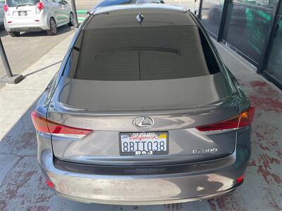 2018 Lexus IS 300   - Photo 14 - Orange, CA 92868