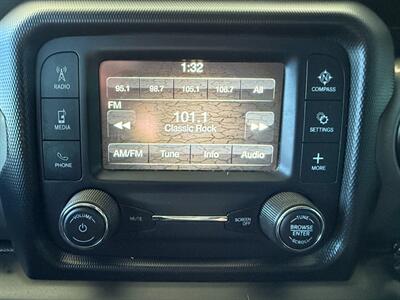 2018 Jeep Wrangler Unlimited Sport S   - Photo 38 - Orange, CA 92868