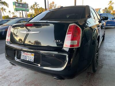 2013 Chrysler 300 S   - Photo 11 - Orange, CA 92868