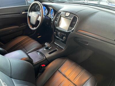 2013 Chrysler 300 S   - Photo 29 - Orange, CA 92868