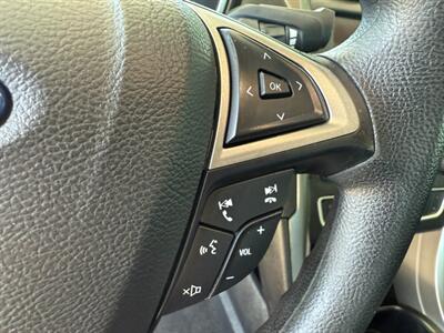 2020 Ford Fusion SE   - Photo 22 - Orange, CA 92868