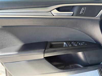 2020 Ford Fusion SE   - Photo 23 - Orange, CA 92868
