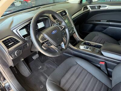 2020 Ford Fusion SE   - Photo 16 - Orange, CA 92868