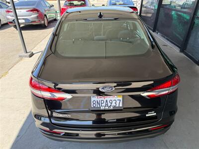 2020 Ford Fusion SE   - Photo 15 - Orange, CA 92868