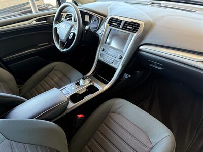 2020 Ford Fusion SE   - Photo 27 - Orange, CA 92868