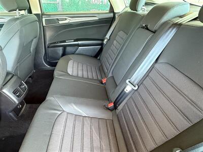 2020 Ford Fusion SE   - Photo 25 - Orange, CA 92868