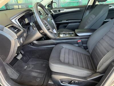 2020 Ford Fusion SE   - Photo 17 - Orange, CA 92868