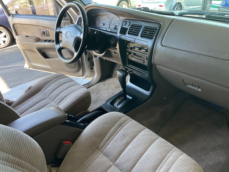 1998 Toyota 4Runner SR5 V6 photo 24