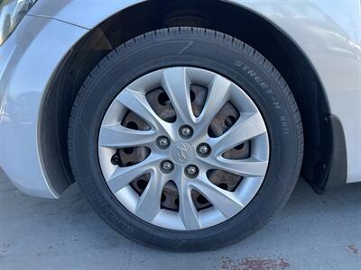 2012 Hyundai ELANTRA GLS   - Photo 33 - Orange, CA 92868