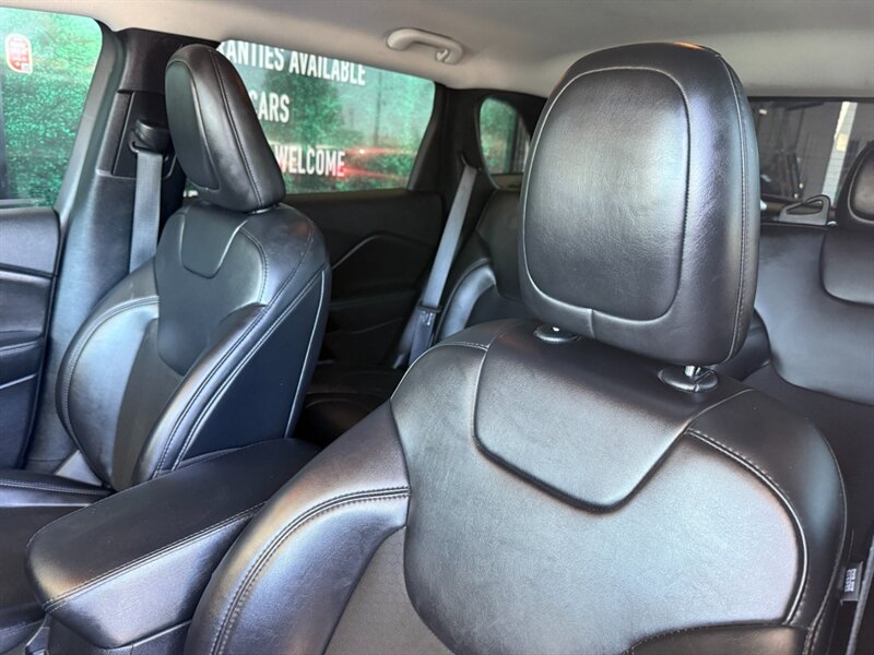 2020 Jeep Cherokee Altitude photo 17
