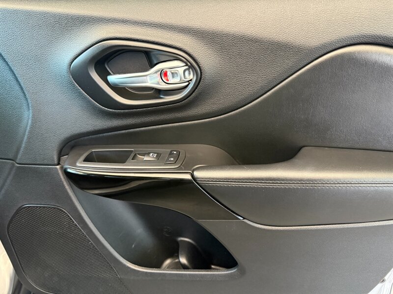 2020 Jeep Cherokee Altitude photo 26