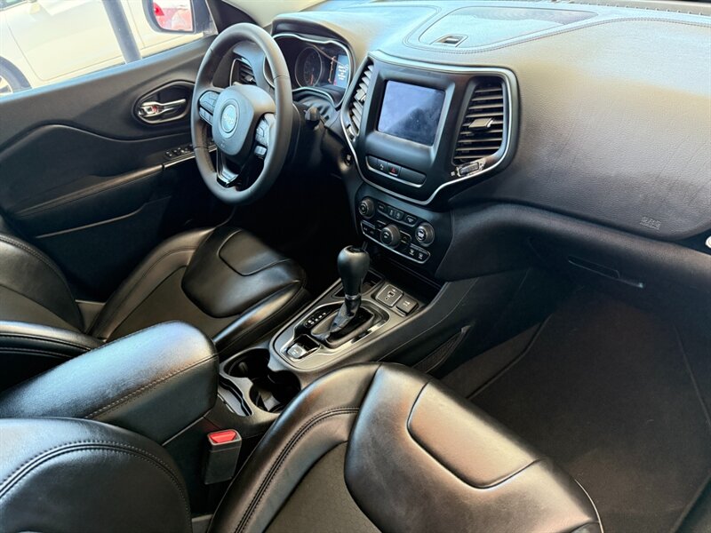2020 Jeep Cherokee Altitude photo 25