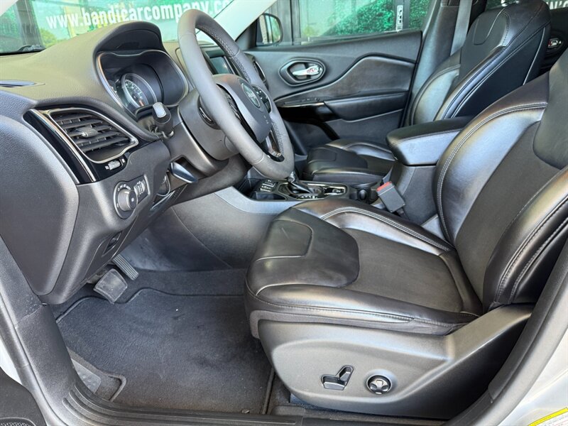 2020 Jeep Cherokee Altitude photo 16