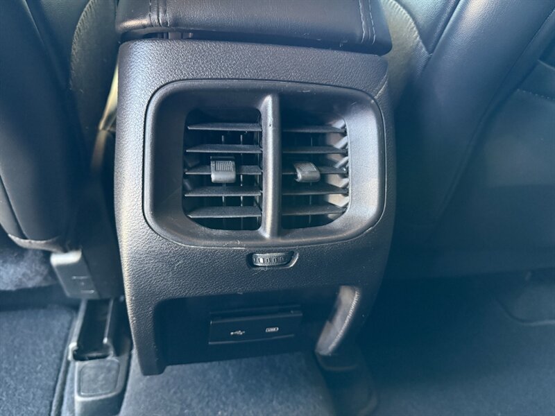 2020 Jeep Cherokee Altitude photo 24