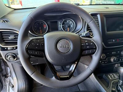 2020 Jeep Cherokee Altitude   - Photo 20 - Orange, CA 92868