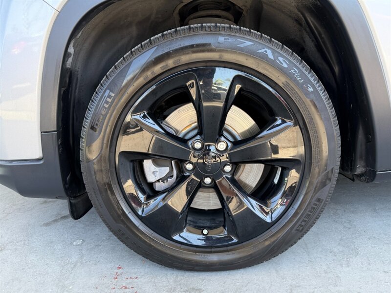 2020 Jeep Cherokee Altitude photo 34