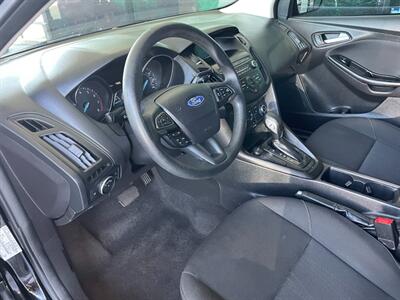 2018 Ford Focus SE   - Photo 16 - Orange, CA 92868