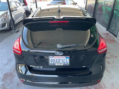 2018 Ford Focus SE   - Photo 14 - Orange, CA 92868