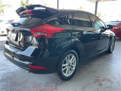 2018 Ford Focus SE   - Photo 9 - Orange, CA 92868