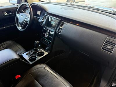 2016 Ford Flex Limited - Photo 28 - Orange, CA 92868