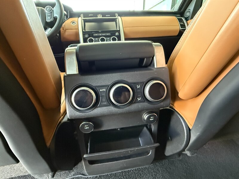 2017 Land Rover Discovery HSE Luxury photo 24