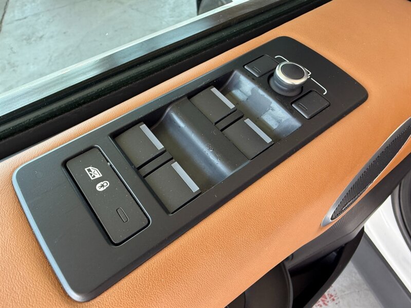 2017 Land Rover Discovery HSE Luxury photo 19