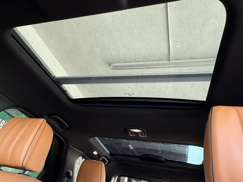 2017 Land Rover Discovery HSE Luxury photo 11