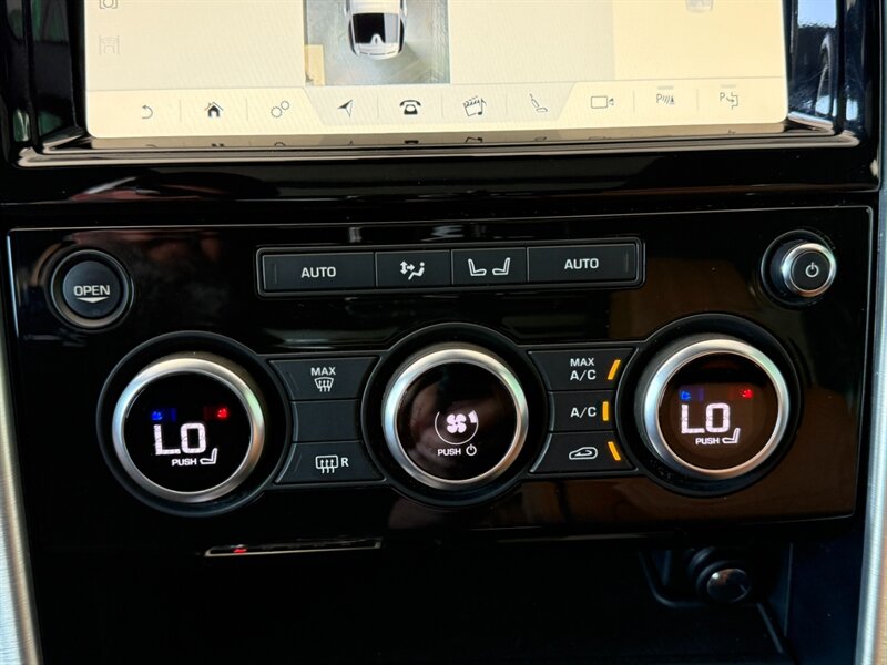 2017 Land Rover Discovery HSE Luxury photo 30