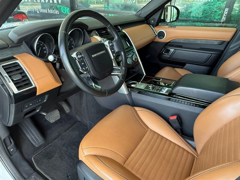 2017 Land Rover Discovery HSE Luxury photo 12