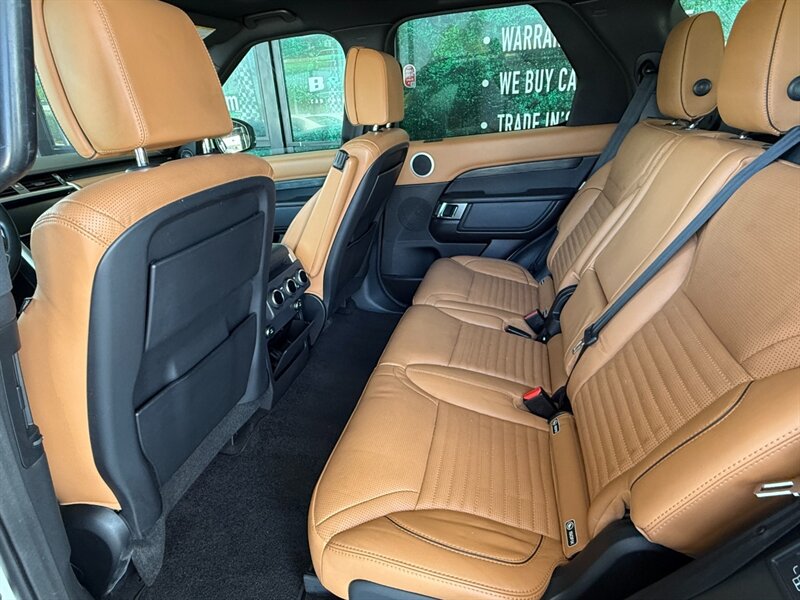 2017 Land Rover Discovery HSE Luxury photo 22