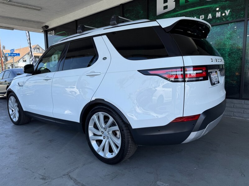 2017 Land Rover Discovery HSE Luxury photo 4