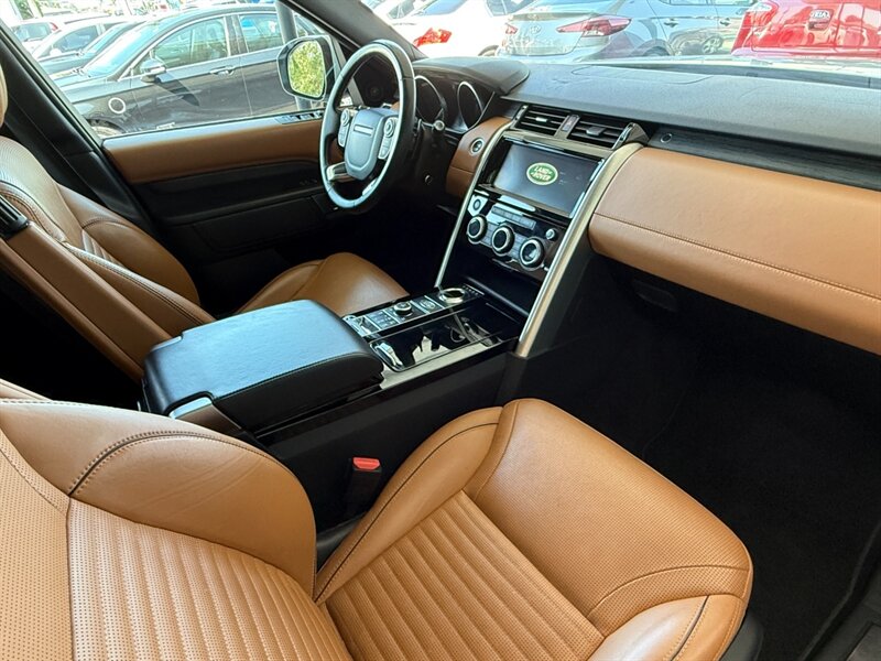 2017 Land Rover Discovery HSE Luxury photo 25