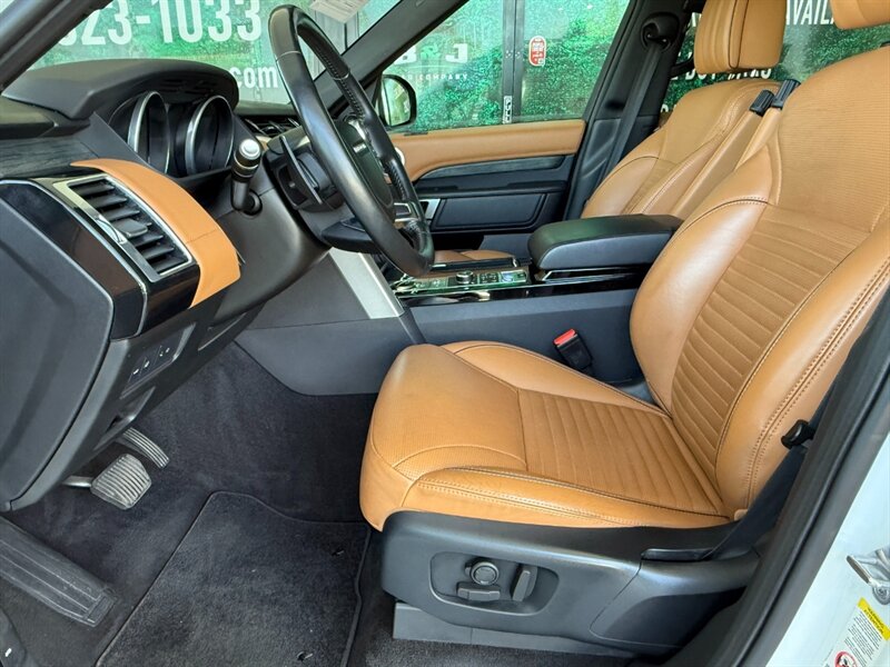 2017 Land Rover Discovery HSE Luxury photo 13