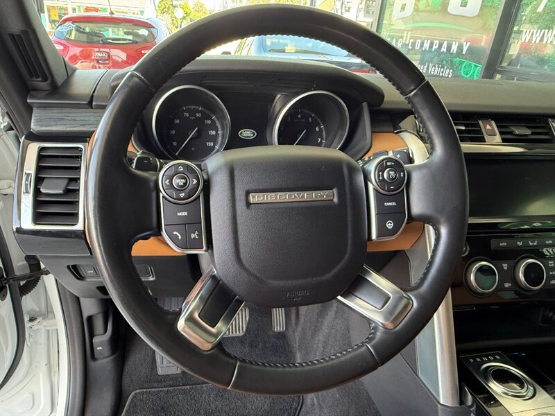 2017 Land Rover Discovery HSE Luxury photo 15