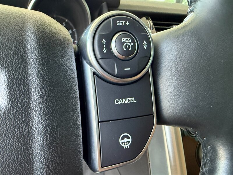 2017 Land Rover Discovery HSE Luxury photo 17