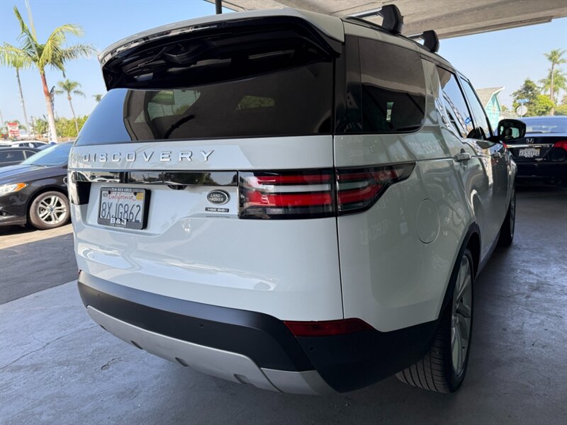 2017 Land Rover Discovery HSE Luxury photo 9