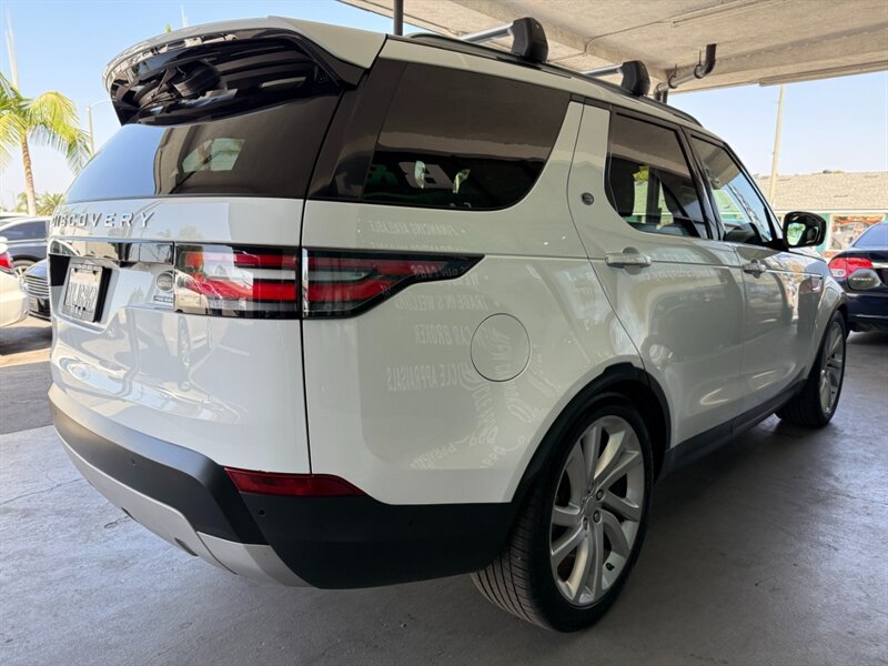 2017 Land Rover Discovery HSE Luxury photo 8