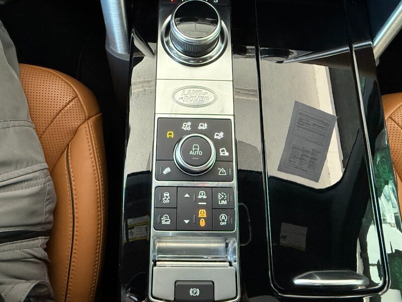 2017 Land Rover Discovery HSE Luxury photo 31