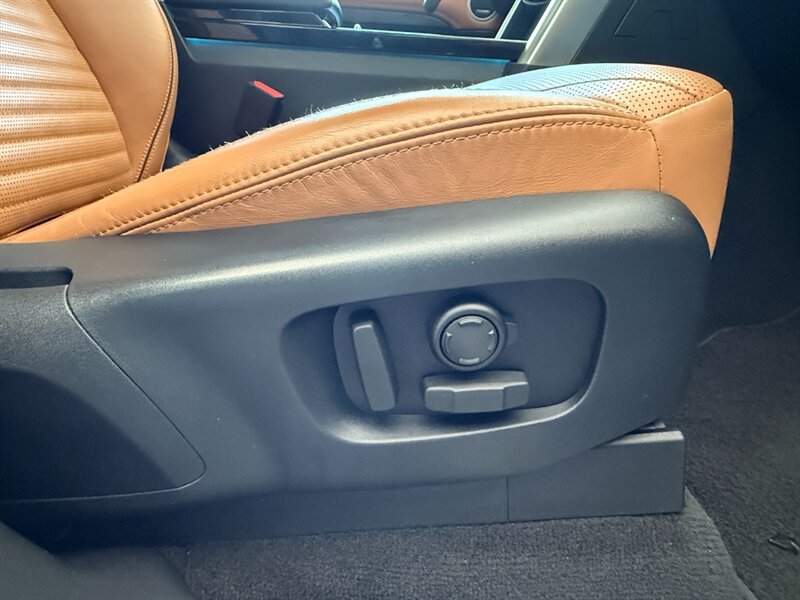 2017 Land Rover Discovery HSE Luxury photo 26