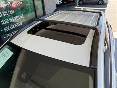 2022 Toyota Corolla Cross XLE   - Photo 16 - Orange, CA 92868