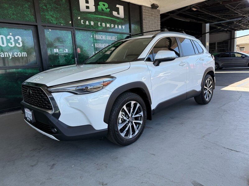 2022 Toyota Corolla Cross XLE - Photo 1 - Orange, CA 92868