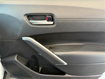 2022 Toyota Corolla Cross XLE   - Photo 29 - Orange, CA 92868