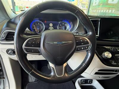 2021 Chrysler Pacifica Touring L   - Photo 20 - Orange, CA 92868