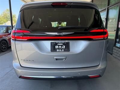 2021 Chrysler Pacifica Touring L   - Photo 13 - Orange, CA 92868