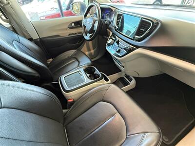 2021 Chrysler Pacifica Touring L   - Photo 30 - Orange, CA 92868