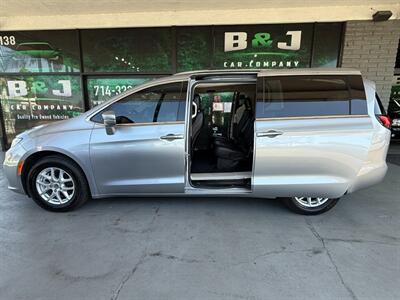 2021 Chrysler Pacifica Touring L   - Photo 26 - Orange, CA 92868
