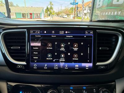2021 Chrysler Pacifica Touring L   - Photo 34 - Orange, CA 92868