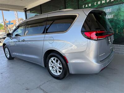 2021 Chrysler Pacifica Touring L   - Photo 4 - Orange, CA 92868